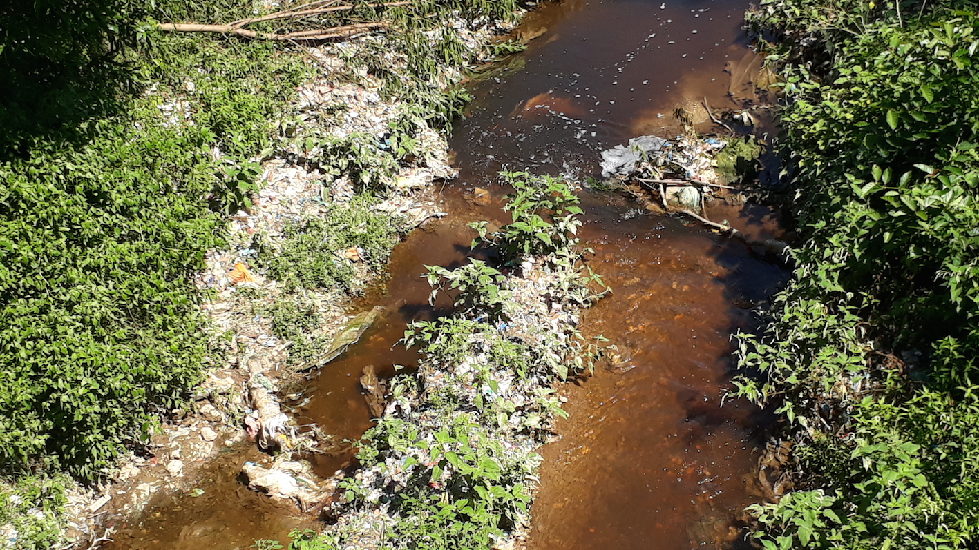 Núi rác lộ thiên đe dọa người dân Huế - ảnh 10