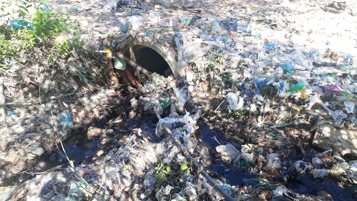 Núi rác lộ thiên đe dọa người dân Huế - ảnh 8