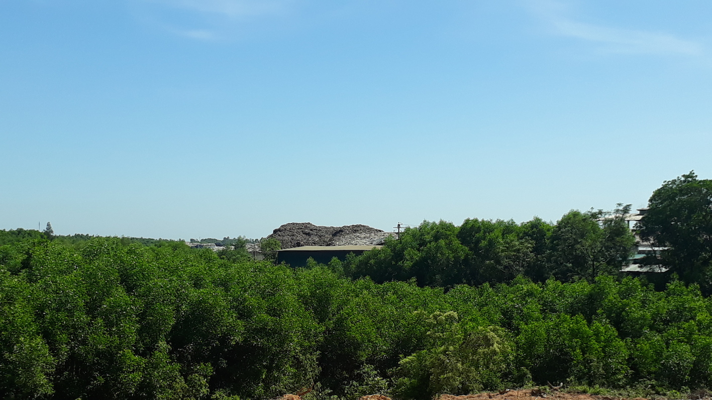 Núi rác lộ thiên đe dọa người dân Huế - ảnh 9