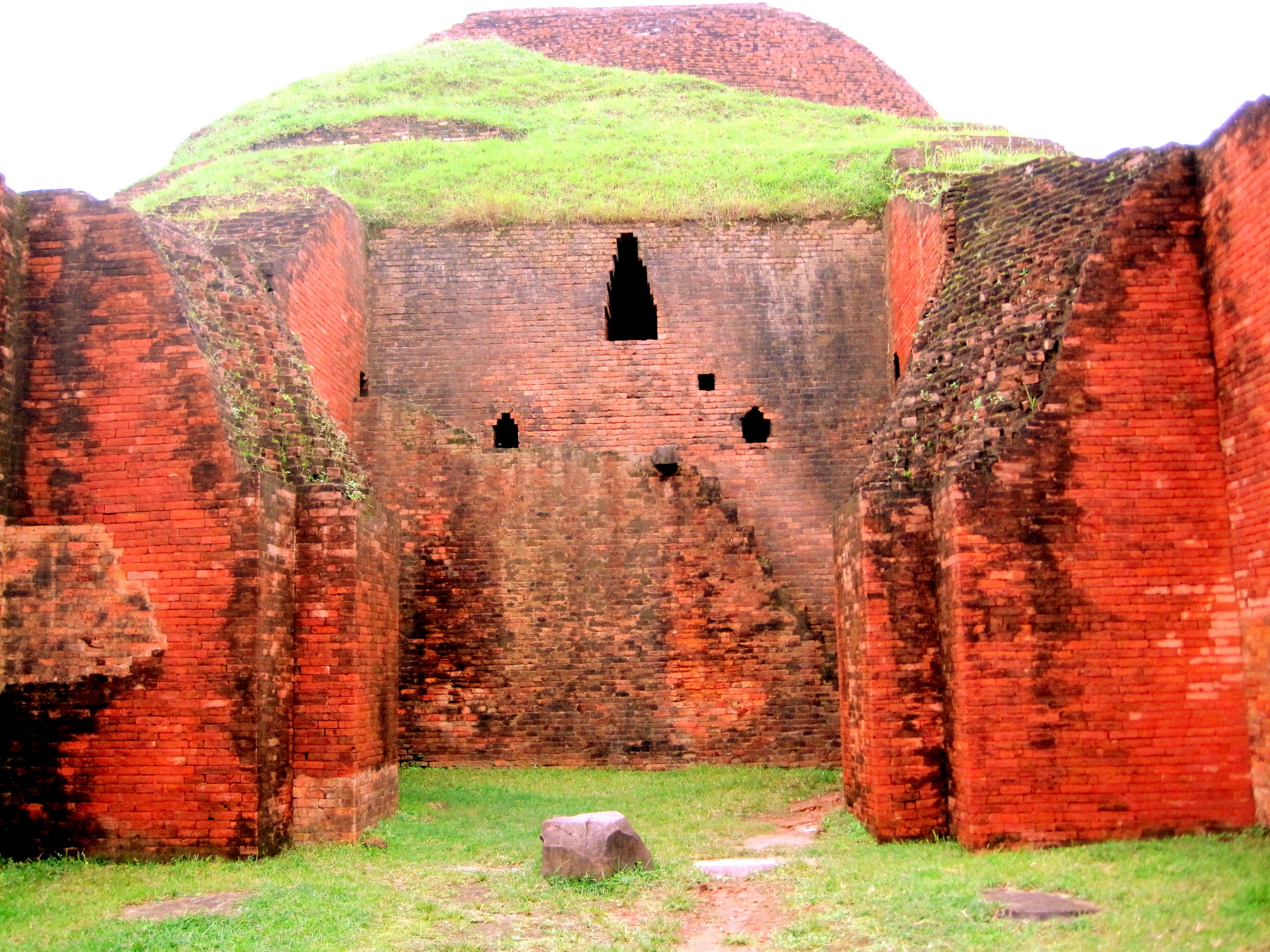 Bangladesh: Phế tích Phật giáo Somapura Mahavihara  - ảnh 1